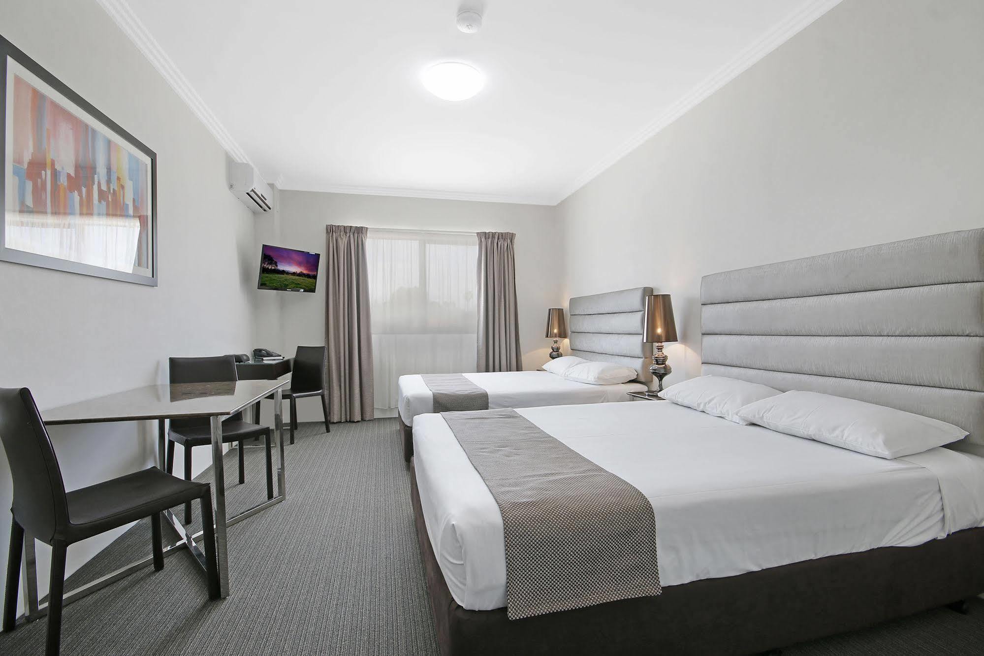 Value Suites Penrith Zewnętrze zdjęcie